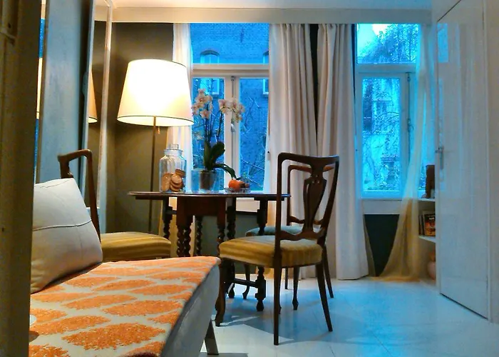 Miss Jordaan for Quiet Travellers Bed and Breakfast Amsterdam